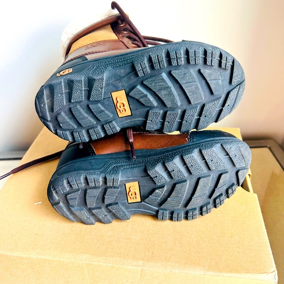 Uggs toddler boots - Picture 3 of 4